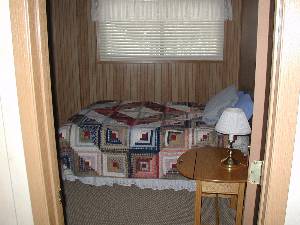 Bedroom/Full Bed