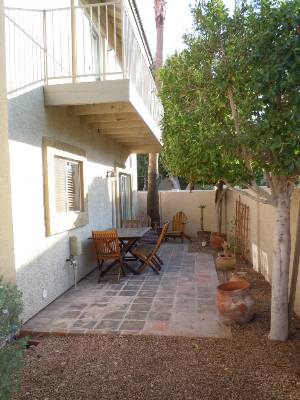 private courtyard TH